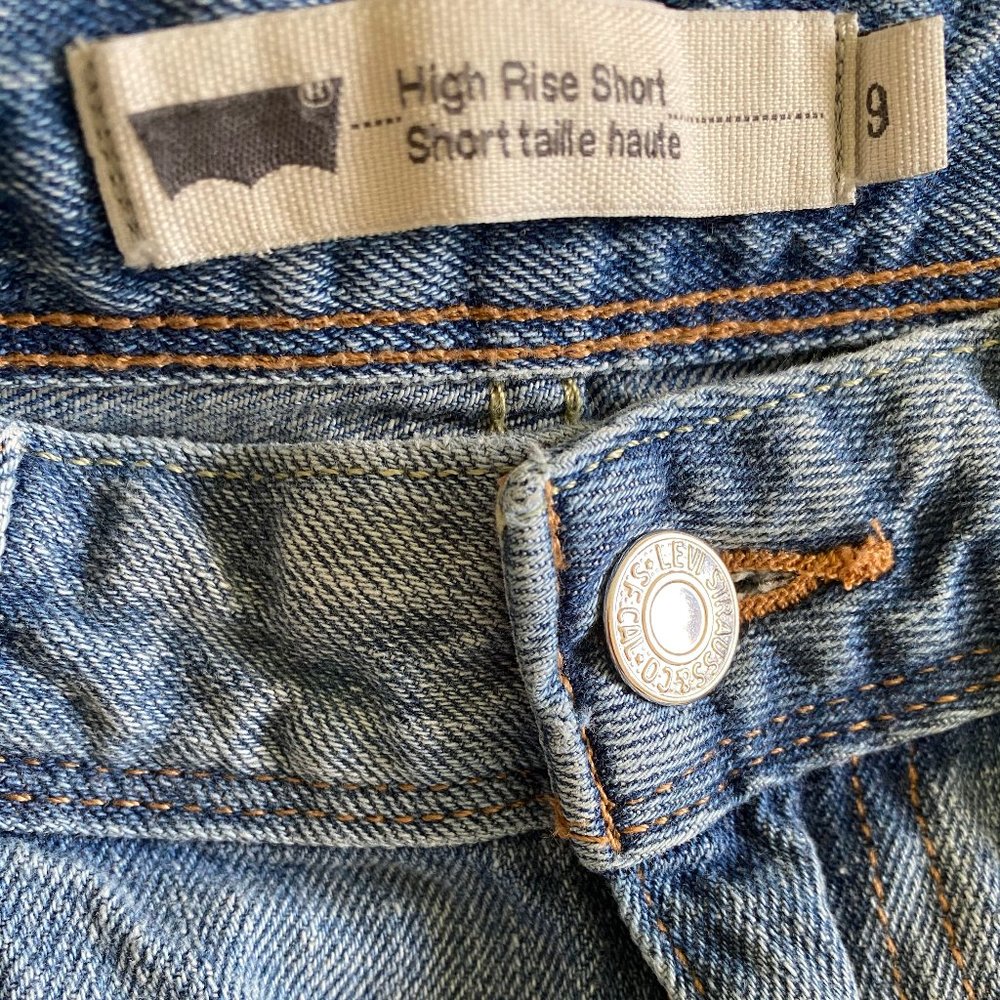 Levi's High Rise Denim Shorts, Size 9 - Picture 3 of 3